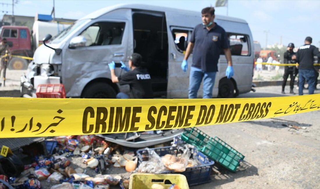 Pakistan'ın Karaçi kentinde, 5 Japon vatandaşının yolculuk ettiği minibüse intihar