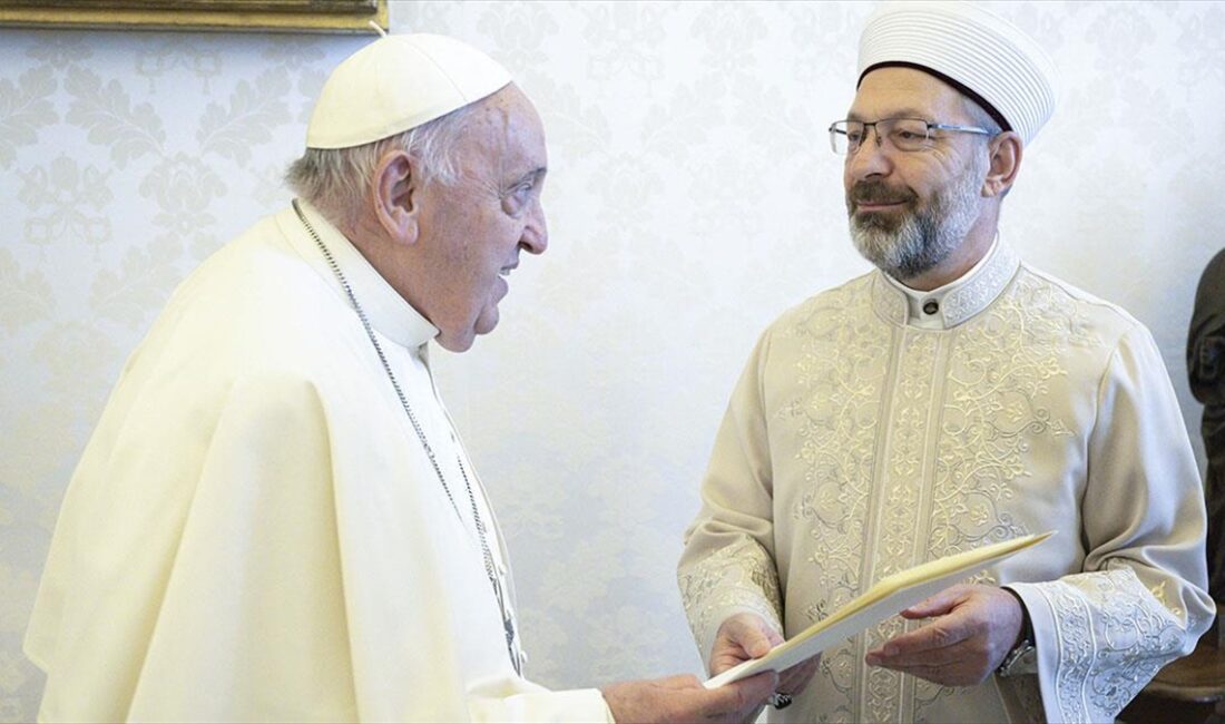 Diyanet İşleri Başkanı Prof. Dr. Ali Erbaş, Papa Franciscus'un, Cumhurbaşkanı