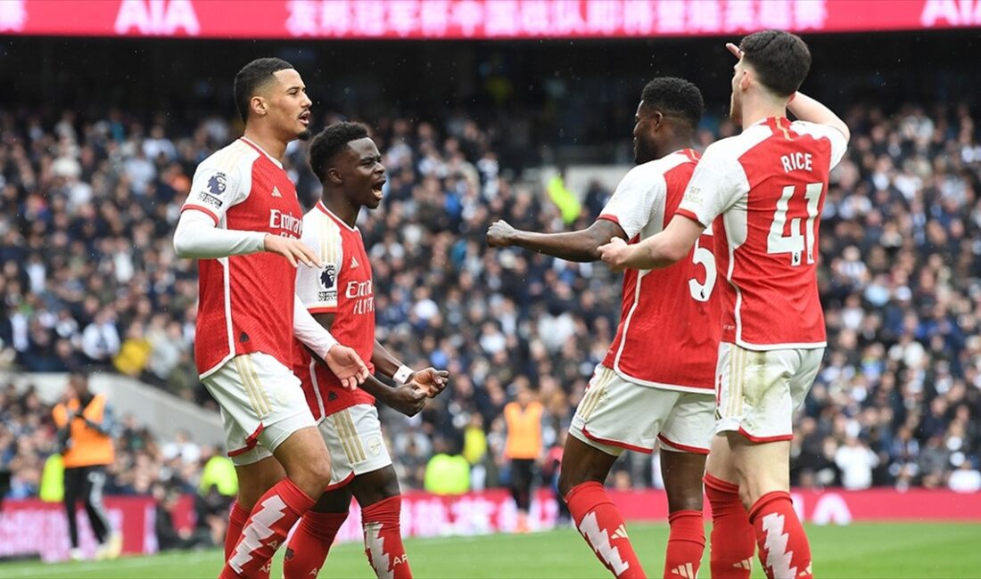 İngiltere Premier Lig'de Arsenal, deplasmanda Tottenham'ı 3-2 yendi.