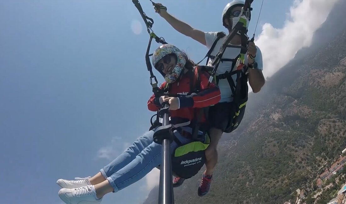 Dünyanın en iyi yamaç paraşütü merkezleri arasında gösterilen Muğla'nın Fethiye