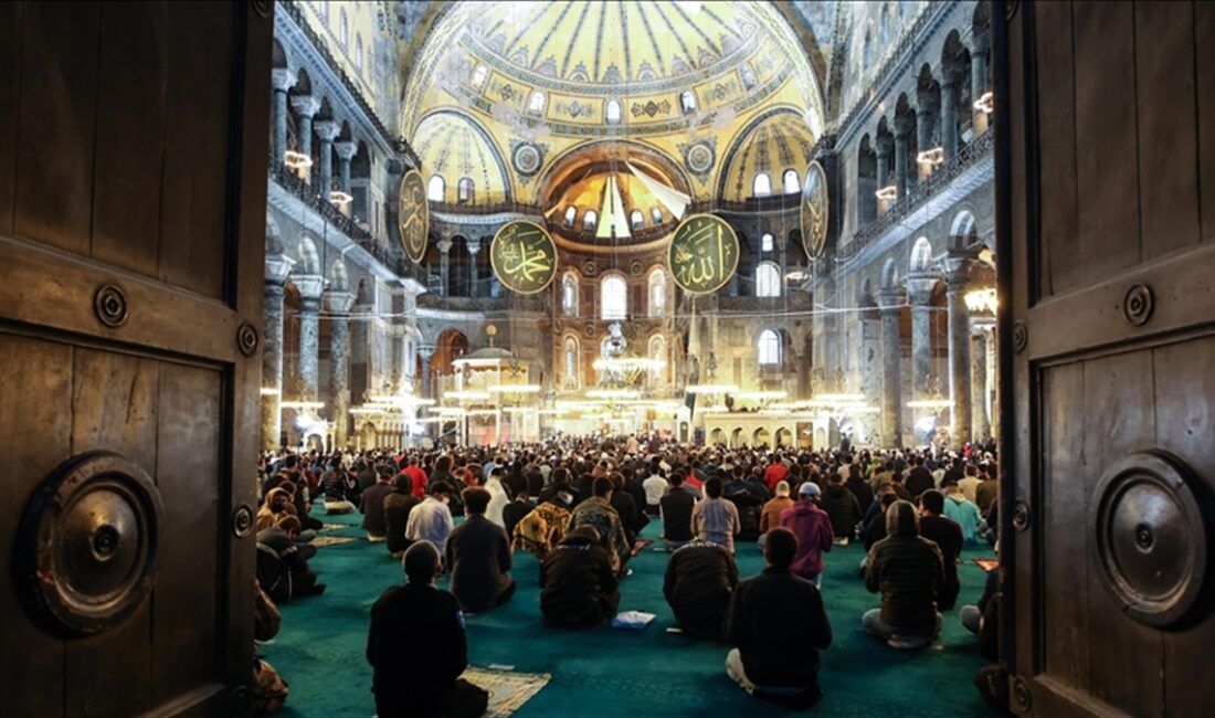 Müslümanlar için büyük öneme sahip Ramazan Bayramı, yarın başlayacak.