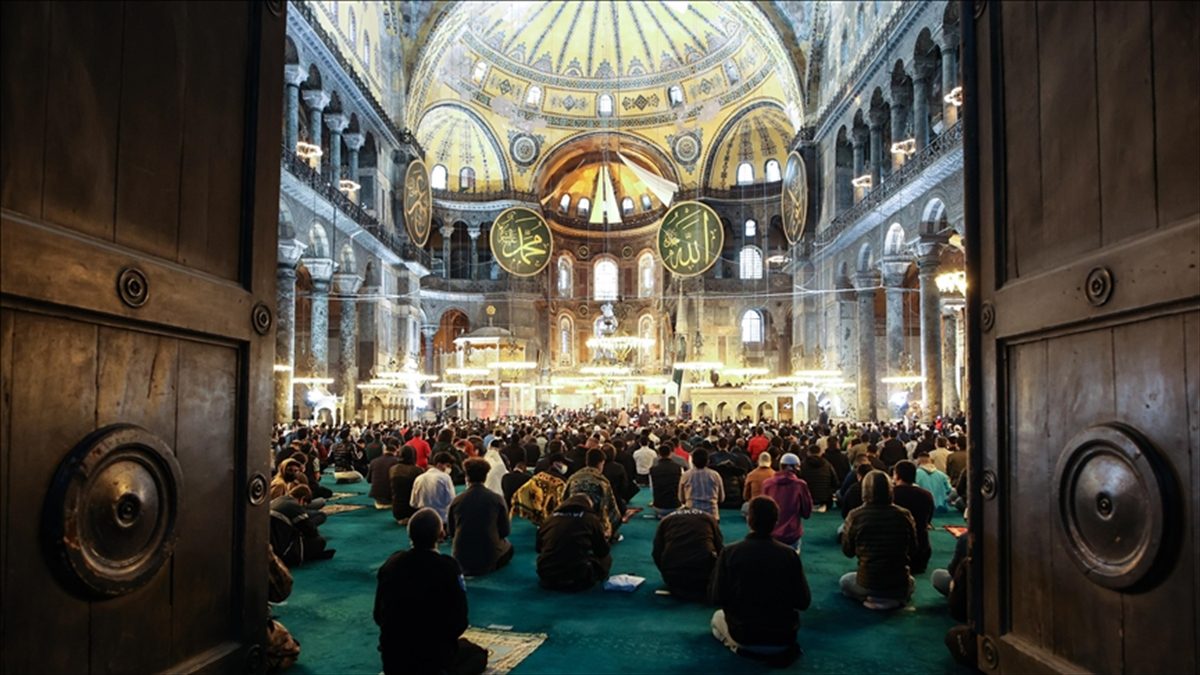 Müslümanlar için büyük öneme sahip Ramazan Bayramı, yarın başlayacak.