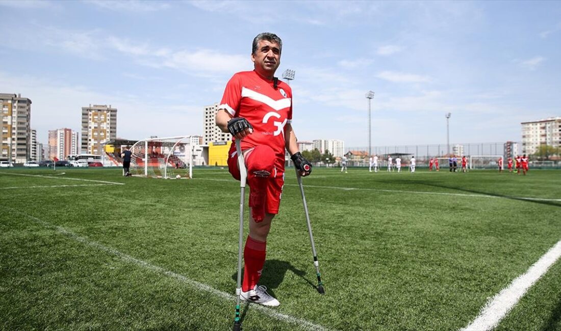 Kayseri'de yaşayan Halis Şaştım, vatani görevini yaparken sağ ayağını kaybetmesine