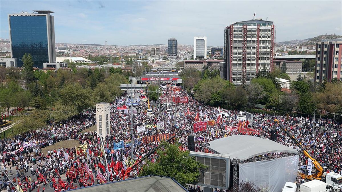 İşçi ve memur konfederasyonları, 1 Mayıs Emek ve Dayanışma Günü