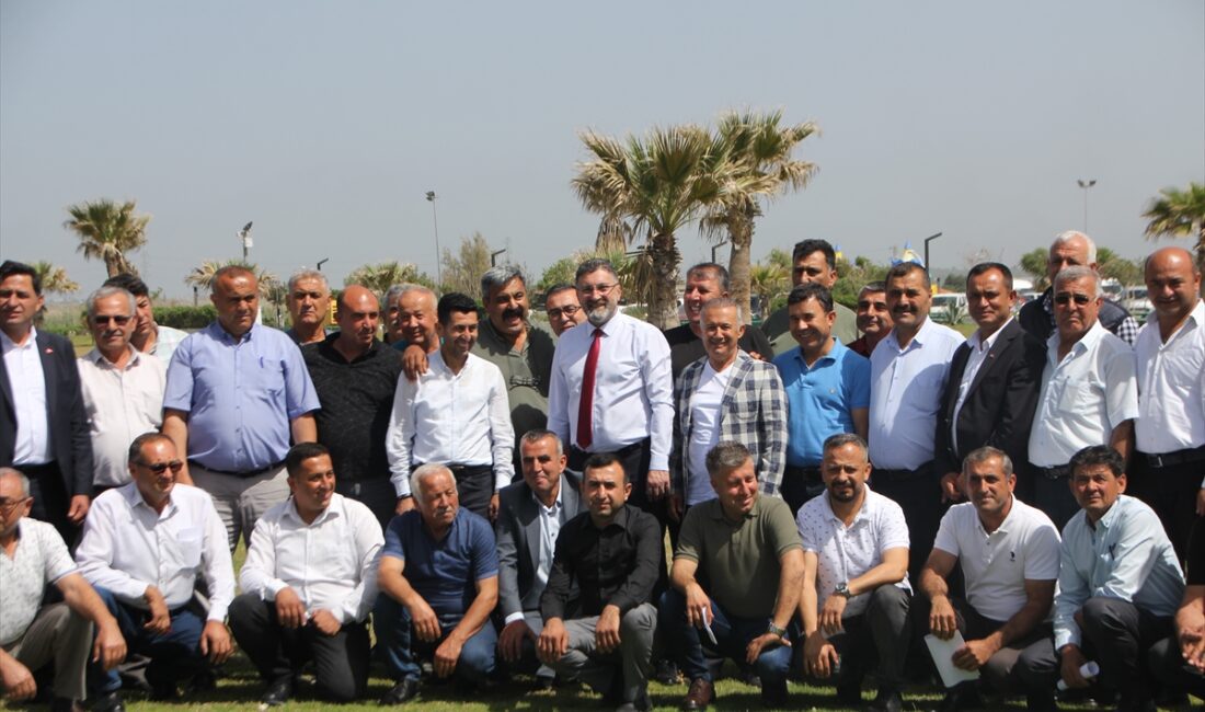 ANTALYA (AA) – Serik Belediye Başkanı Kadir Kumbul, muhtarlarla bir