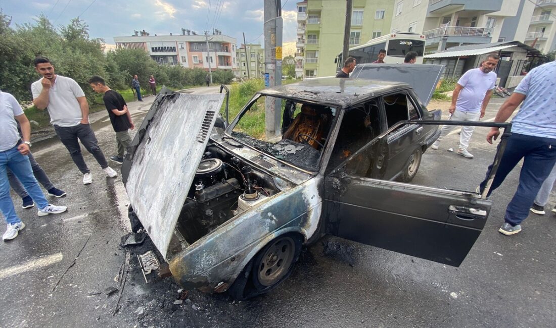 ANTALYA (AA) – Antalya'nın Serik ilçesinde park halindeki otomobilde çıkan
