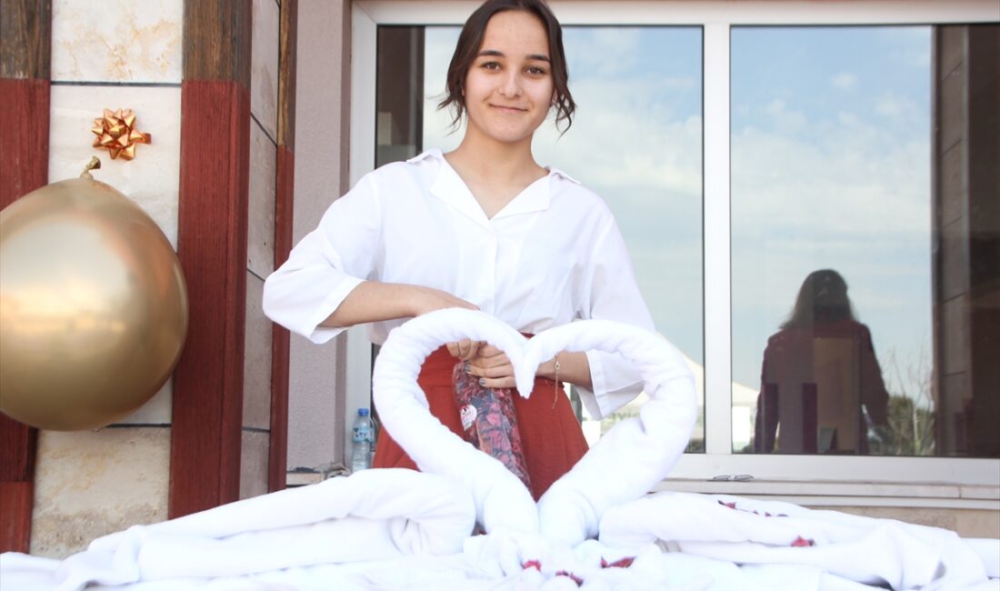ANTALYA (AA) – Antalya’nın Serik ilçesinde Turizm Haftası dolayısıyla tören