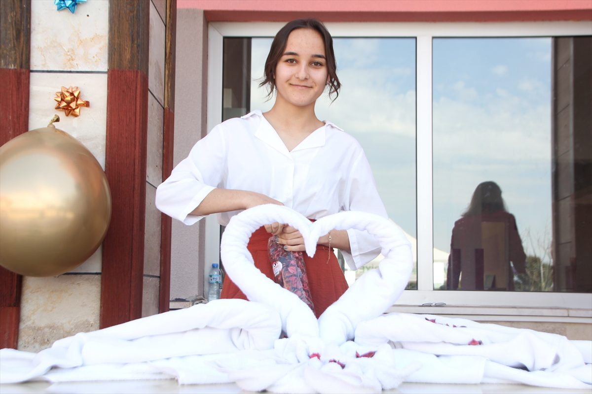 ANTALYA (AA) – Antalya’nın Serik ilçesinde Turizm Haftası dolayısıyla tören