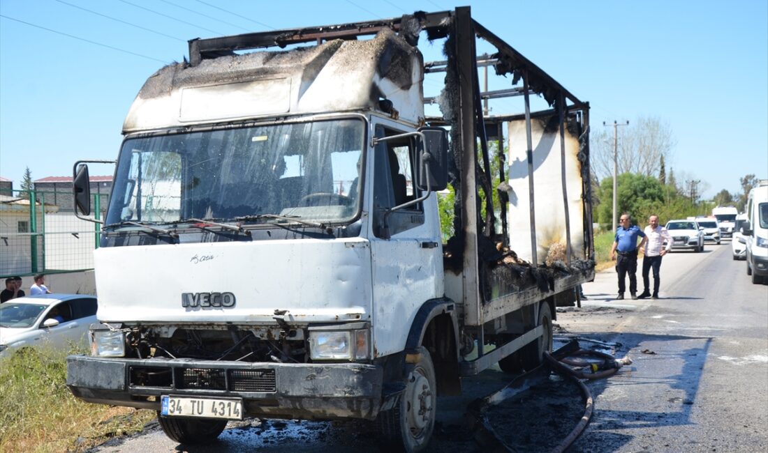 ANTALYA (AA) – Antalya’nın Serik ilçesinde seyir halindeki kamyonette çıkan
