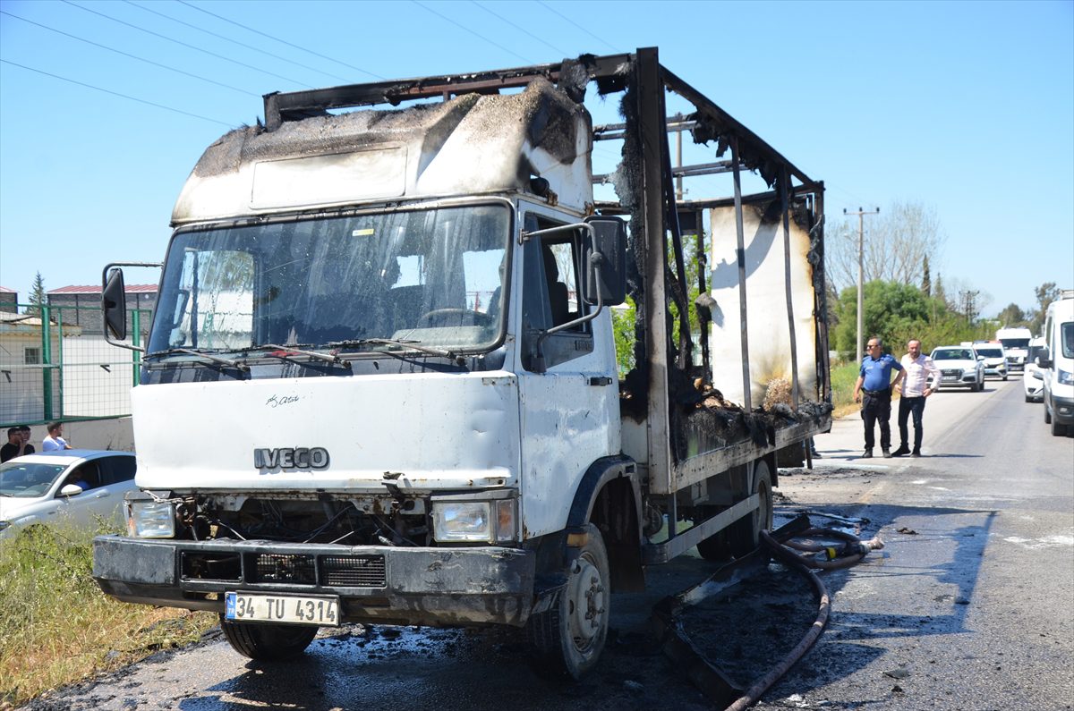 ANTALYA (AA) – Antalya’nın Serik ilçesinde seyir halindeki kamyonette çıkan
