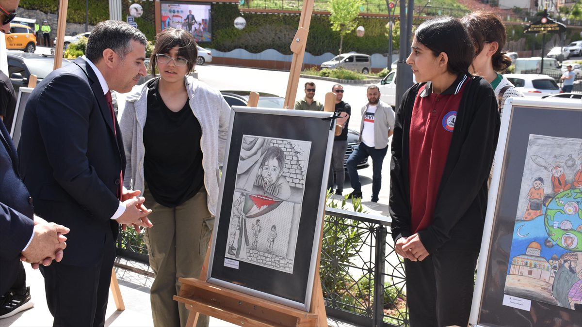 ŞIRNAK (AA) – Cumhuriyet Meydanı’nda il genelindeki ilk, ortaokul ve