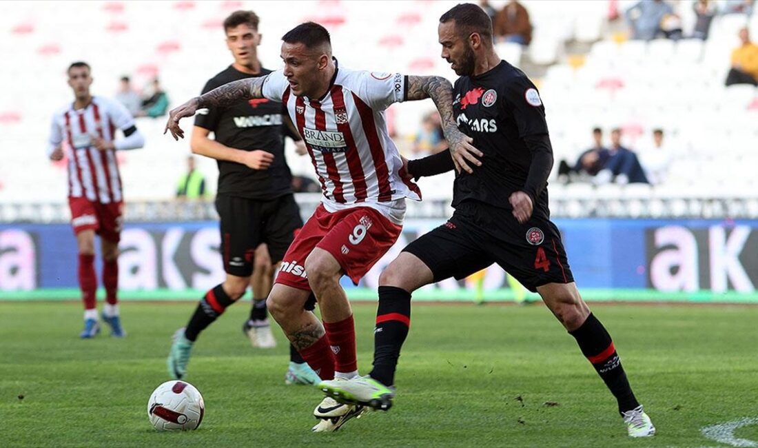 Trendyol Süper Lig'in 31. haftasında EMS Yapı Sivasspor, sahasında VavaCars