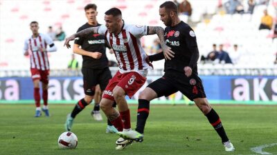 Trendyol Süper Lig'in 31. haftasında EMS Yapı Sivasspor, sahasında VavaCars