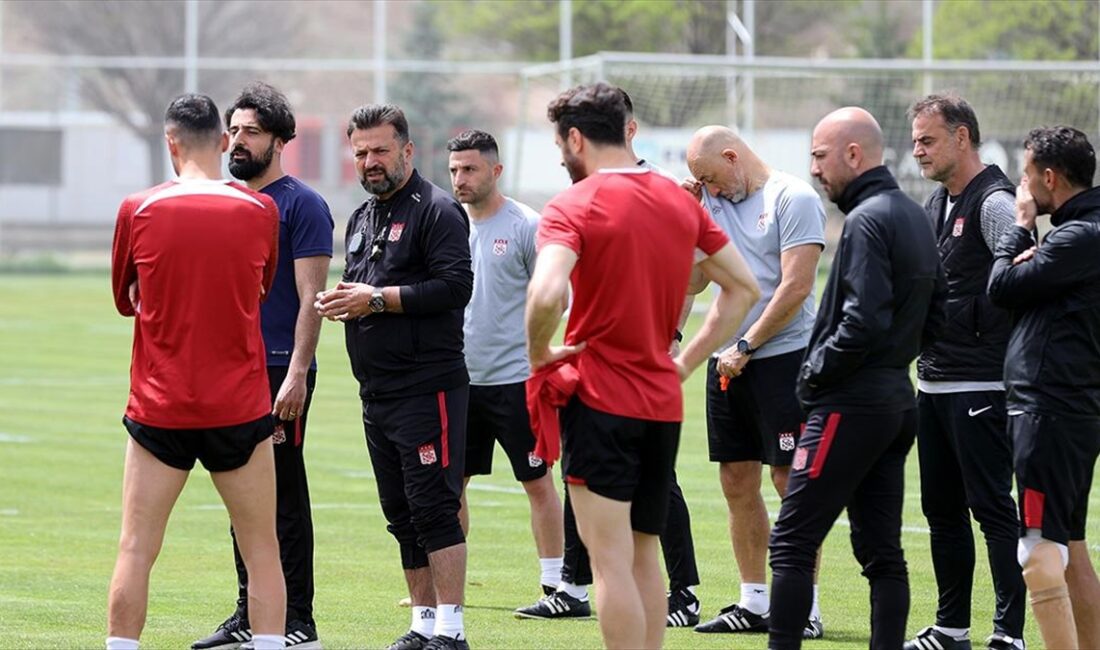 EMS Yapı Sivasspor Teknik Direktörü Bülent Uygun, Trendyol Süper Lig'de