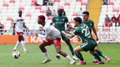 Trendyol Süper Lig'in 34. haftasında EMS Yapı Sivasspor, TÜMOSAN Konyaspor'u
