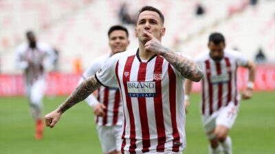 EMS Yapı Sivasspor'un Arnavut futbolcusu Rey Manaj, Trendyol Süper Lig'de