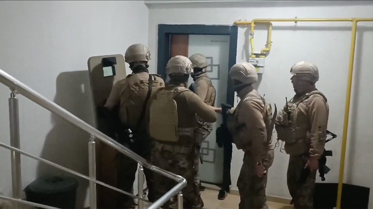 İçişleri Bakanı Ali Yerlikaya, 6 ilde düzenlenen "Mahzen-35" operasyonlarında 6