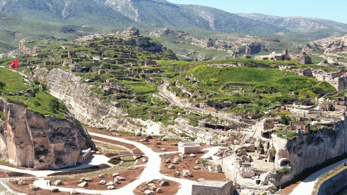 Ören yeri, kalesi, Yamaç Külliyesi, mağaraları ve Arkeoparkı ile ilgi