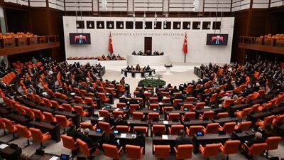 Yerel seçimlerde 4 milletvekilinin belediye başkanı seçilmesiyle CHP'nin sandalye sayısı