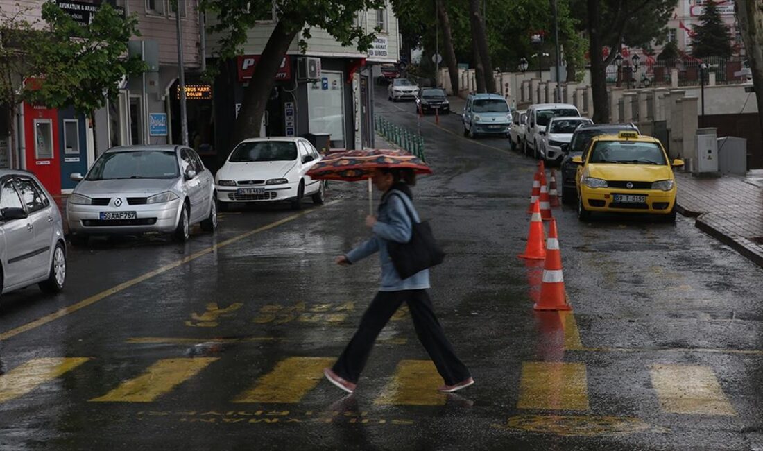 Kentte sabah saatlerinde başlayan sağanak nedeniyle bazı cadde ve sokaklarda