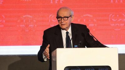 Türkiye Futbol Federasyonu (TFF) Onursal Başkanı Şenes Erzik, gündeme dair