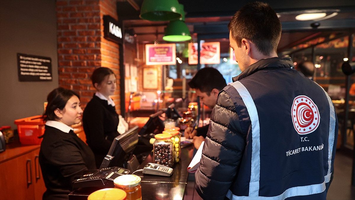 Ticaret Bakanlığı, restoran ve kafelerde servis ücreti veya herhangi bir
