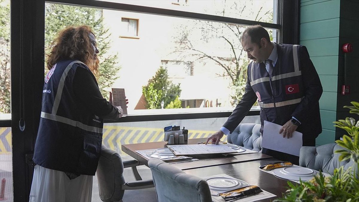 Ticaret Bakanlığına bağlı ekipler, İstanbul, Ankara ve İzmir'deki kafe ve
