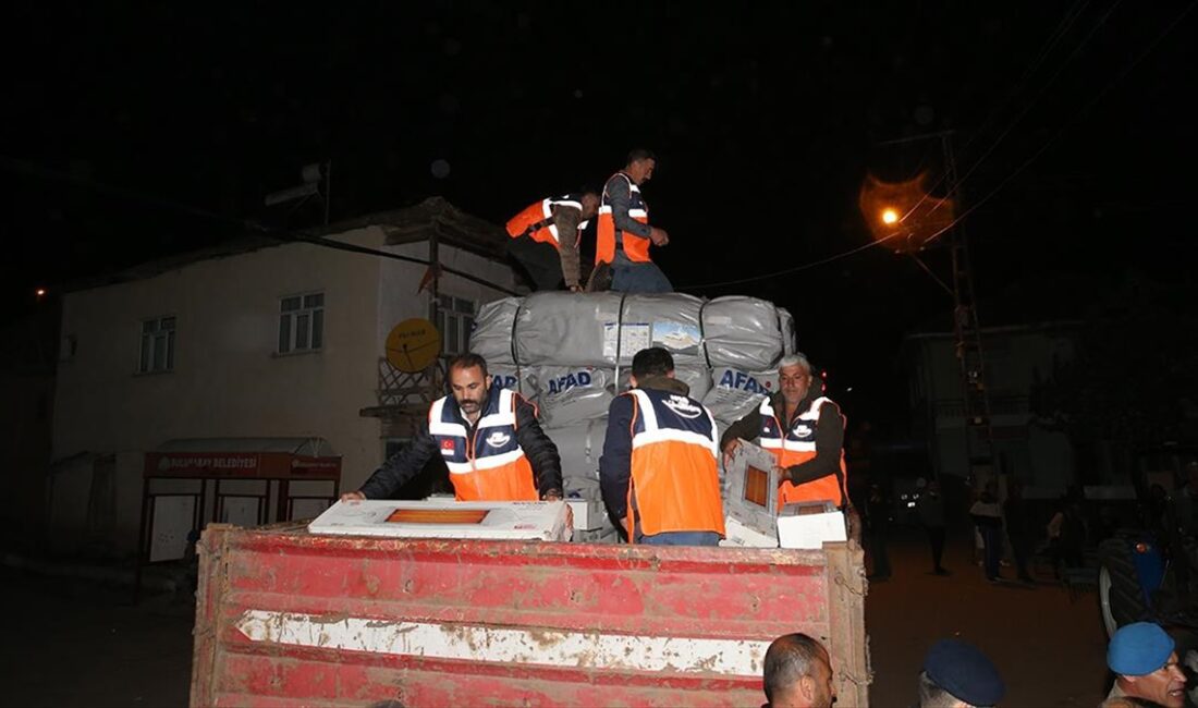 Tokat'ın Sulusaray ilçesinde 5,6 büyüklüğünde meydana gelen depremin ardından AFAD