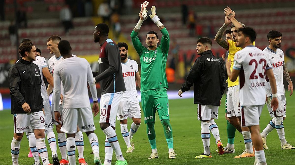 Trendyol Süper Lig'de Mondihome Kayserispor'u 2-1 yenen bordo-mavililer, teknik direktör