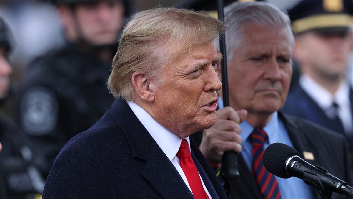 ABD'nin eski Başkanı Donald Trump, emlak sektöründe dolandırıcılık suçlamasıyla yargılandığı