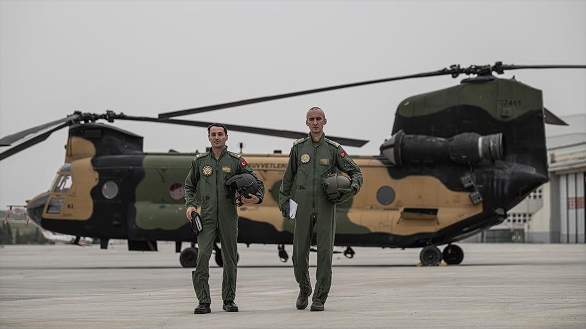 Kara Havacılık Komutanlığı bünyesinde görev yapan pilotlar, "uçan kale" olarak