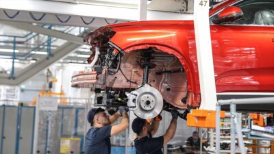 Türkiye'de yılın ilk 3 ayında üretilen otomobillerin yüzde 51,50'si Bursa'daki