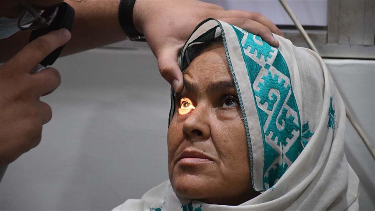Uganda'da son 3 haftada bulaşıcı "kırmızı göz" (konjonktivit) hastalığına yakalananların