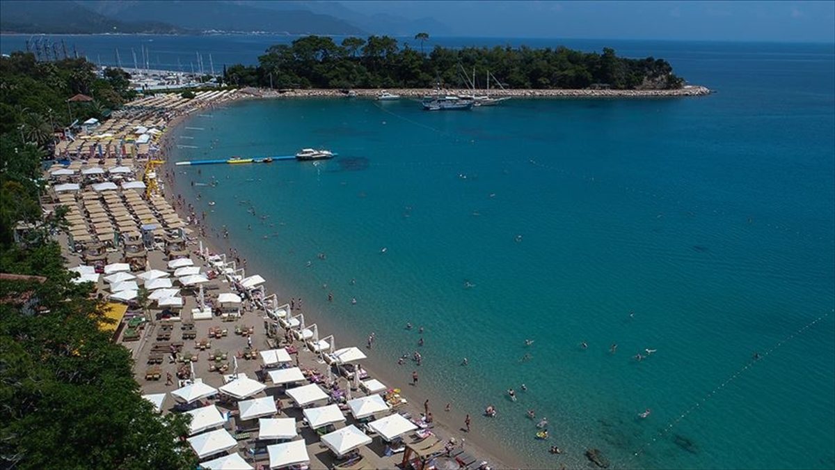 Ramazan Bayramı tatilinin 9 gün olmasının ardından uçak ve otel