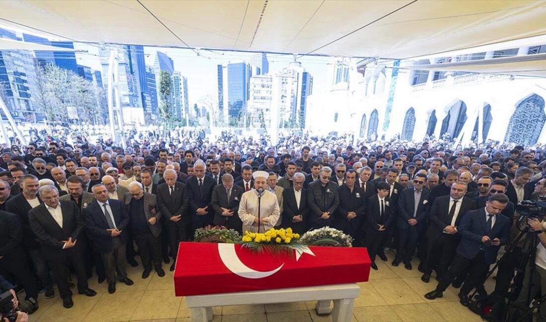 Siyaset ve sanat dünyasından çok sayıda kişinin katıldığı cenaze töreninin