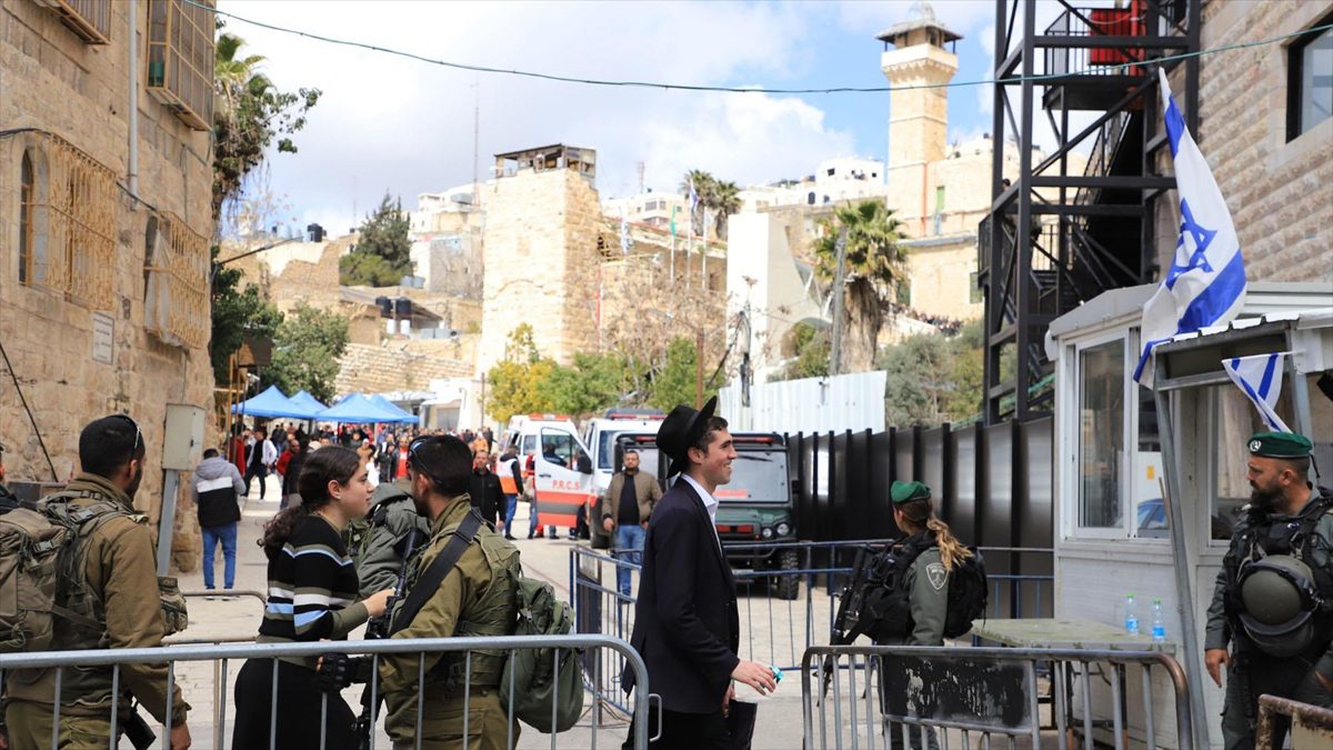 RAMALLAH (AA) – İsrail’in sıkı güvenlik önlemleri altında El Halil’in