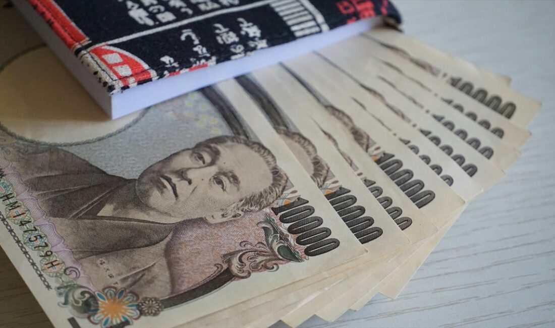 Japon yeni, başta dolar olmak üzere diğer para birimleri karşısında
