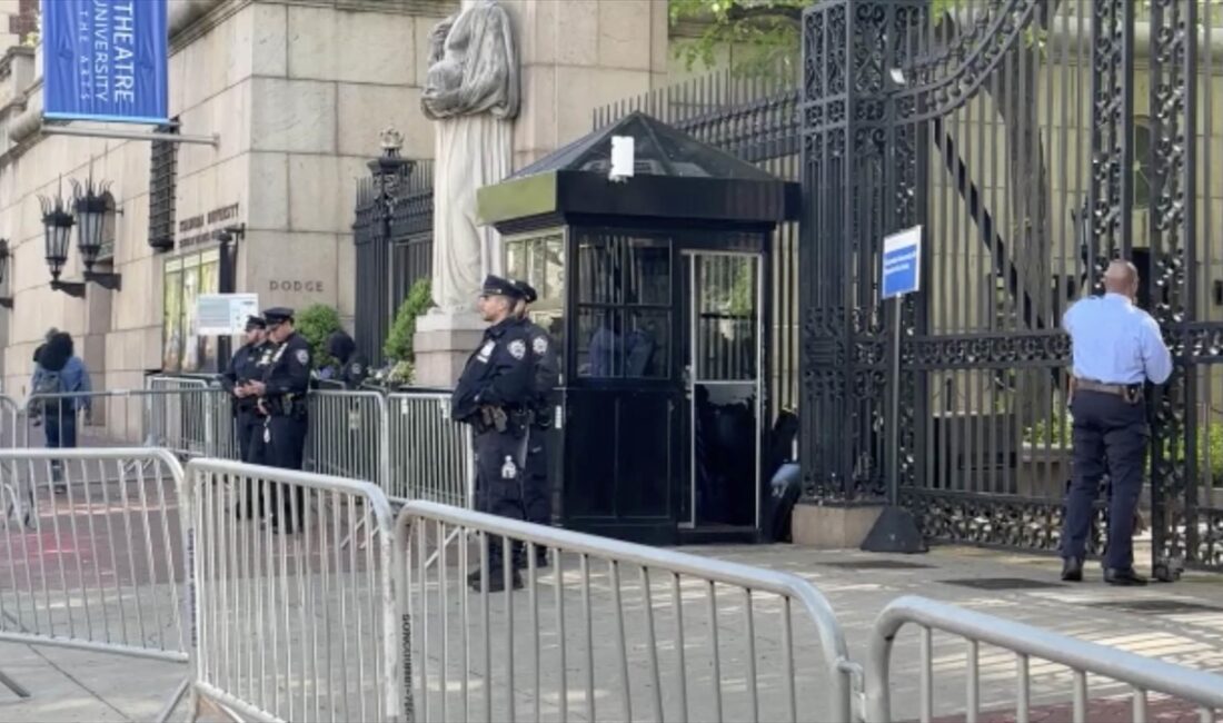 NEW YORK (AA) – NYPD’ye bağlı polisler, kampüs içinde ve