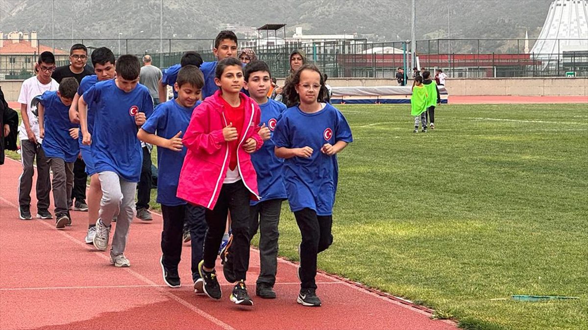 Afyonkarahisar'da özel sporcular, katıldıkları organizasyonlarda elde ettikleri derecelerle hedefleri olan