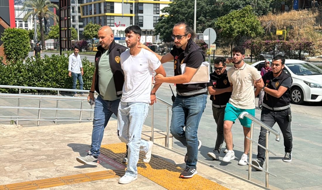 ANTALYA (AA) – Antalya'nın Alanya ilçesinde 2 kişinin silahla vurularak