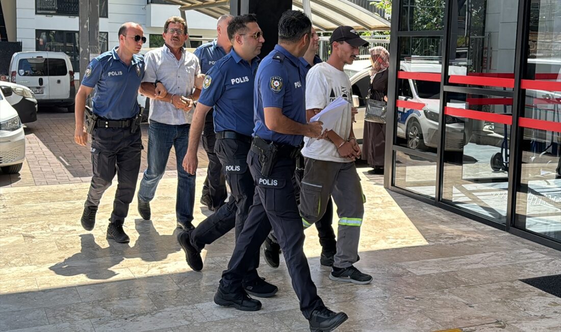 ANTALYA (AA) – Antalya'nın Alanya ilçesinde trafikte çıkan kavgada, okul