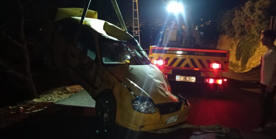 ANTALYA (AA) – Antalya'nın Alanya ilçesinde şarampole devrilen otomobilin sürücü