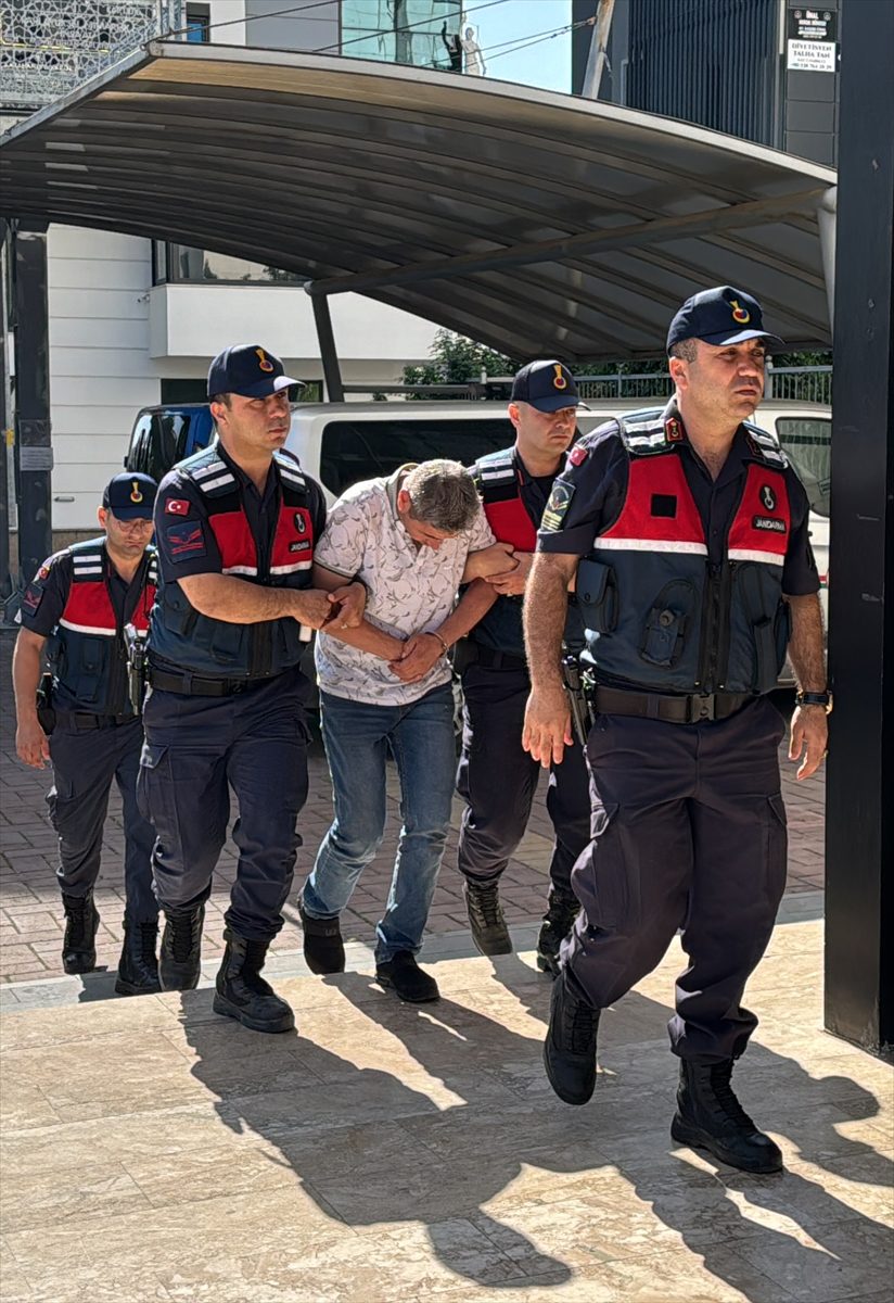 Alanya'da yayaya çarpan otomobilin sürücüsü tutuklandı