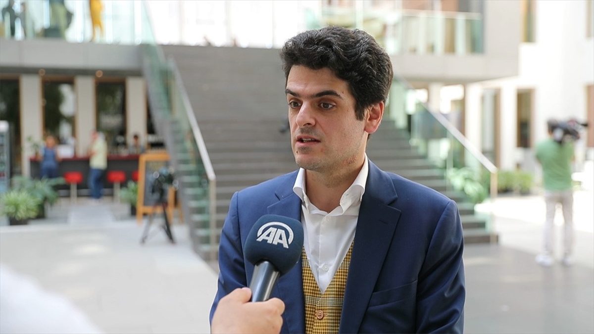 Almanya'nın başkenti Berlin'de Müzik Yüksek Okulu Barenboim-Said Akademisinde görevli Yahudi
