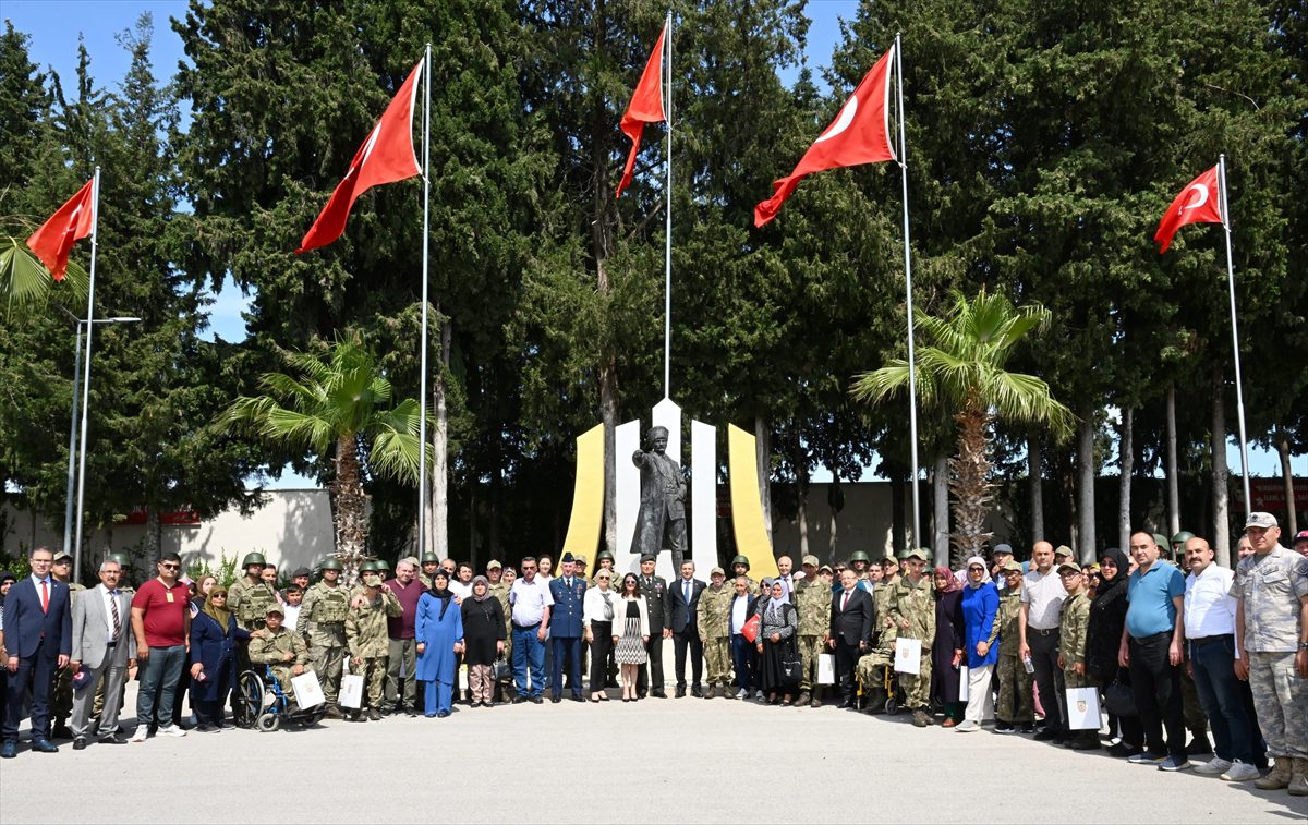Antalya'da 18 engelli genç temsili askerlik yaptı
