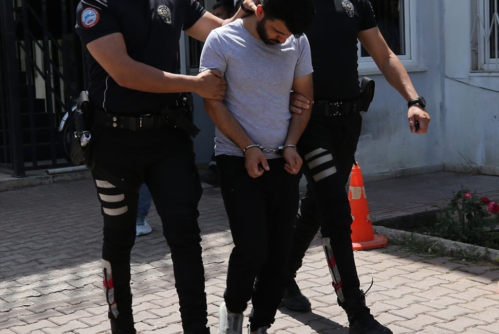 ANTALYA (AA) – Antalya’nın Konyaaltı ilçesinde, bir kişinin silahla öldürülmesiyle
