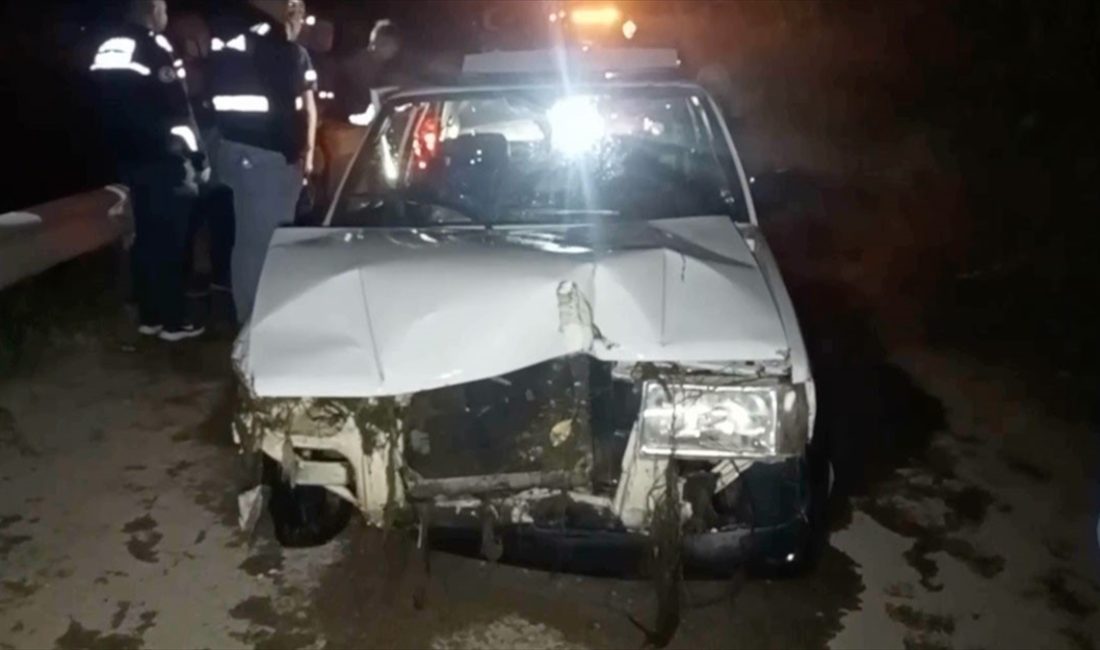 Antalya'nın Aksu ilçesinde dereye düşen otomobildeki 5 kişiden 2'si derede