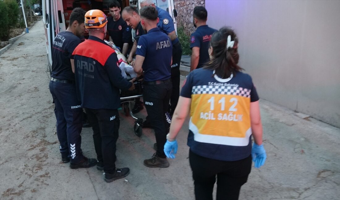 ANTALYA (AA) – Antalya'da falezlerde yaklaşık 3 metre yükseklikten düşen