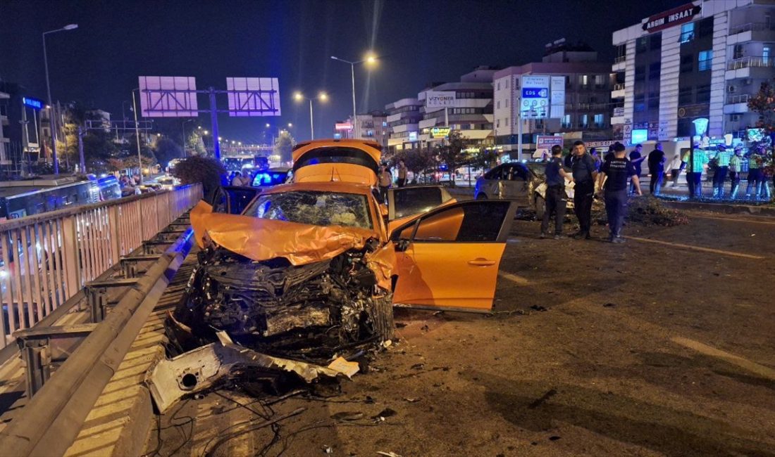 ANTALYA (AA) – Antalya'nın Kepez ilçesinde iki otomobilin çarpışması sonucu