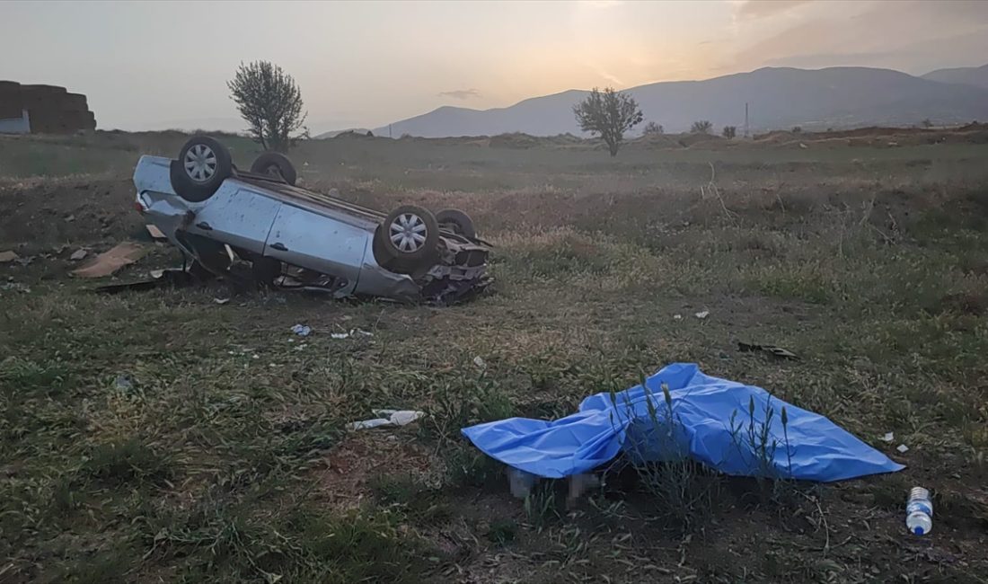 ANTALYA (AA) – Antalya'nın Korkuteli ilçesinde otomobilin şarampole devrilmesi sonucu